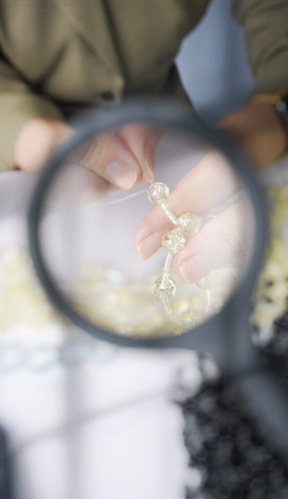 photo 5816878795904977918 y